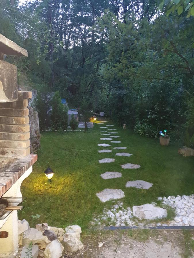 Chalet Type Studio De Charme Avec Jacuzzi Guest House Touet-de-l'Escarene Екстериор снимка